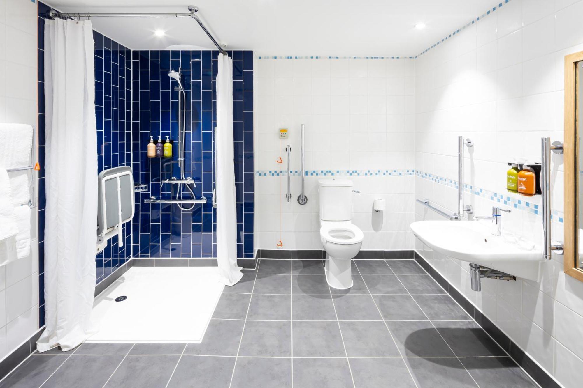 Holiday Inn Coventry M6, J2 By Ihg Bagian luar foto